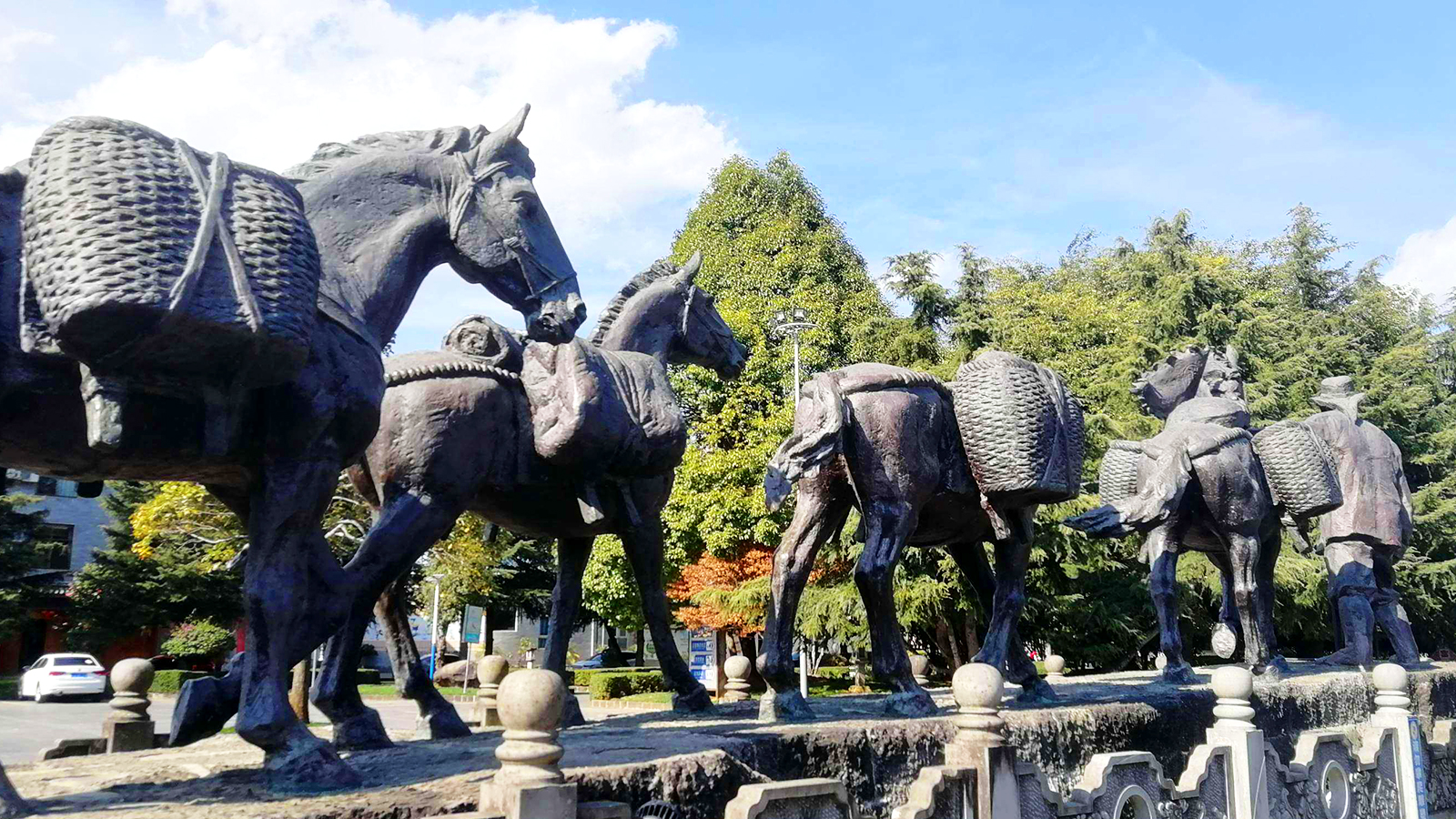 铸铜马帮主题人物雕塑,户外广场公园景区小品,黄铜人物雕塑加工厂