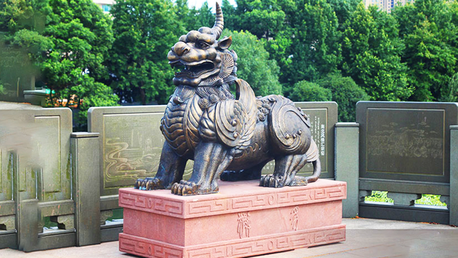 鑄銅法治獨角獸雕塑,大型景區(qū)公園景觀小品,黃銅雕塑廠家定做
