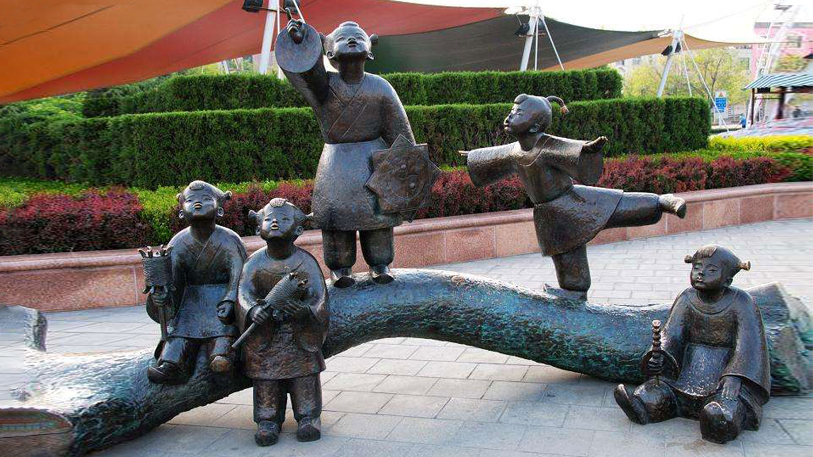 古代小孩雕塑,放纸鸢小孩雕塑,步行街文化雕塑加工厂