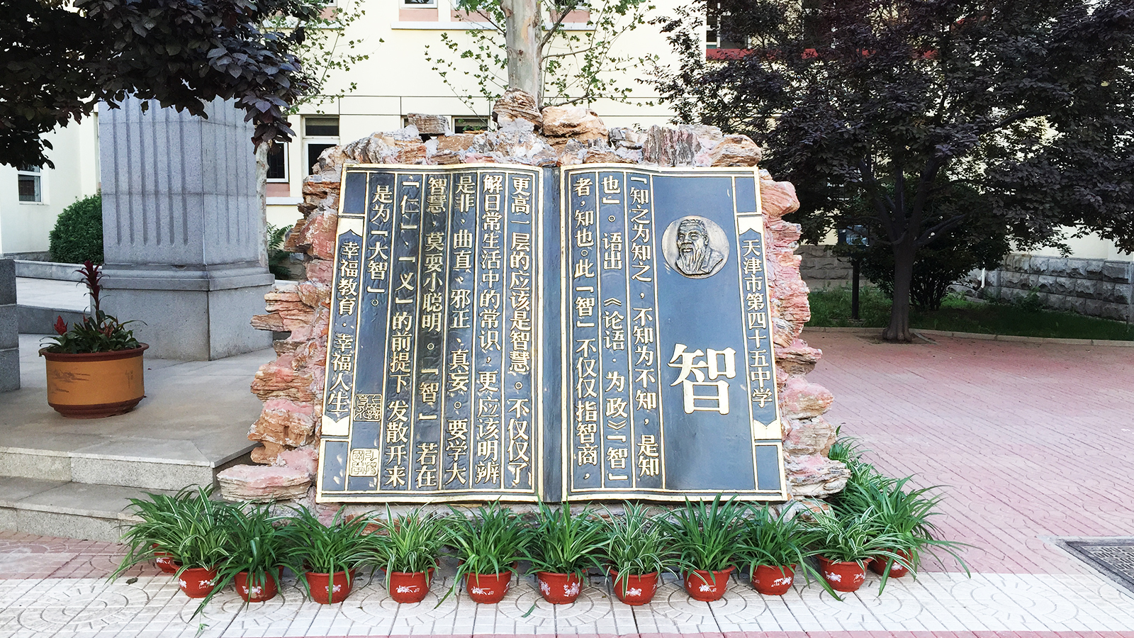 锻铜书本雕塑,金属书本雕塑,书店门口装饰雕塑源头