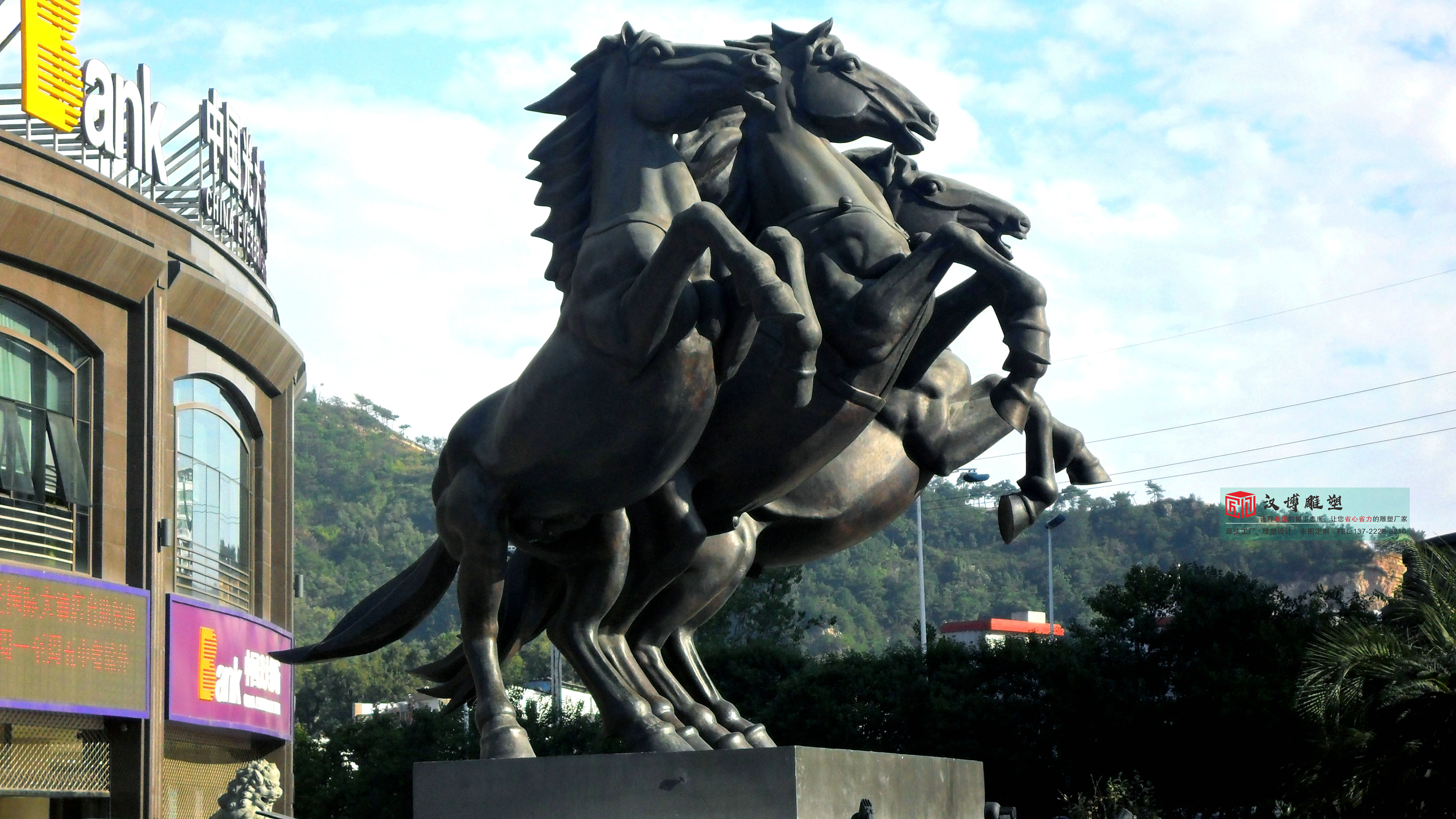 玻璃钢古代骏马雕塑,户外广场景区古街景观,仿铜人物雕塑厂家定制