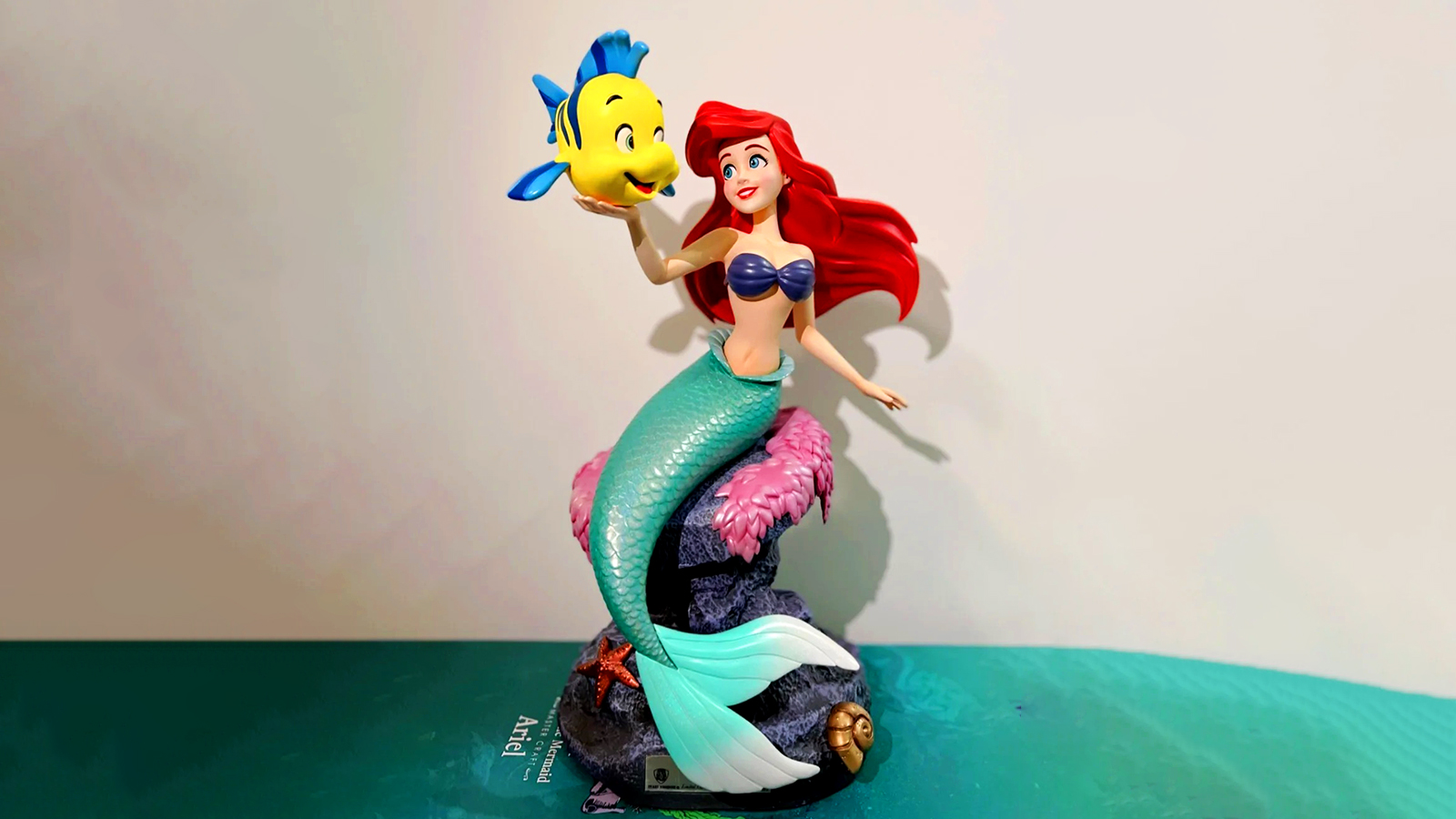 玻璃钢美人鱼雕塑,玻璃钢熊猫雕塑,玻璃钢雕塑定制