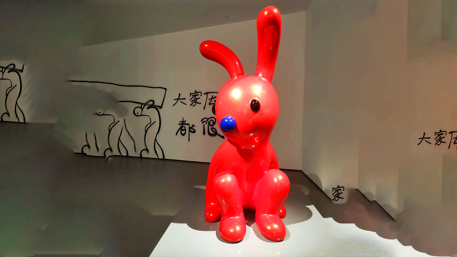 玻璃钢卡通兔子源头工厂,广场动物景观定制厂家,彩绘雕塑加工源头