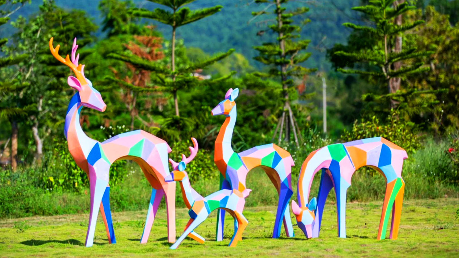 玻璃钢抽象鹿景观加工厂,城市艺术雕塑定制工厂,广场摆件制作源头