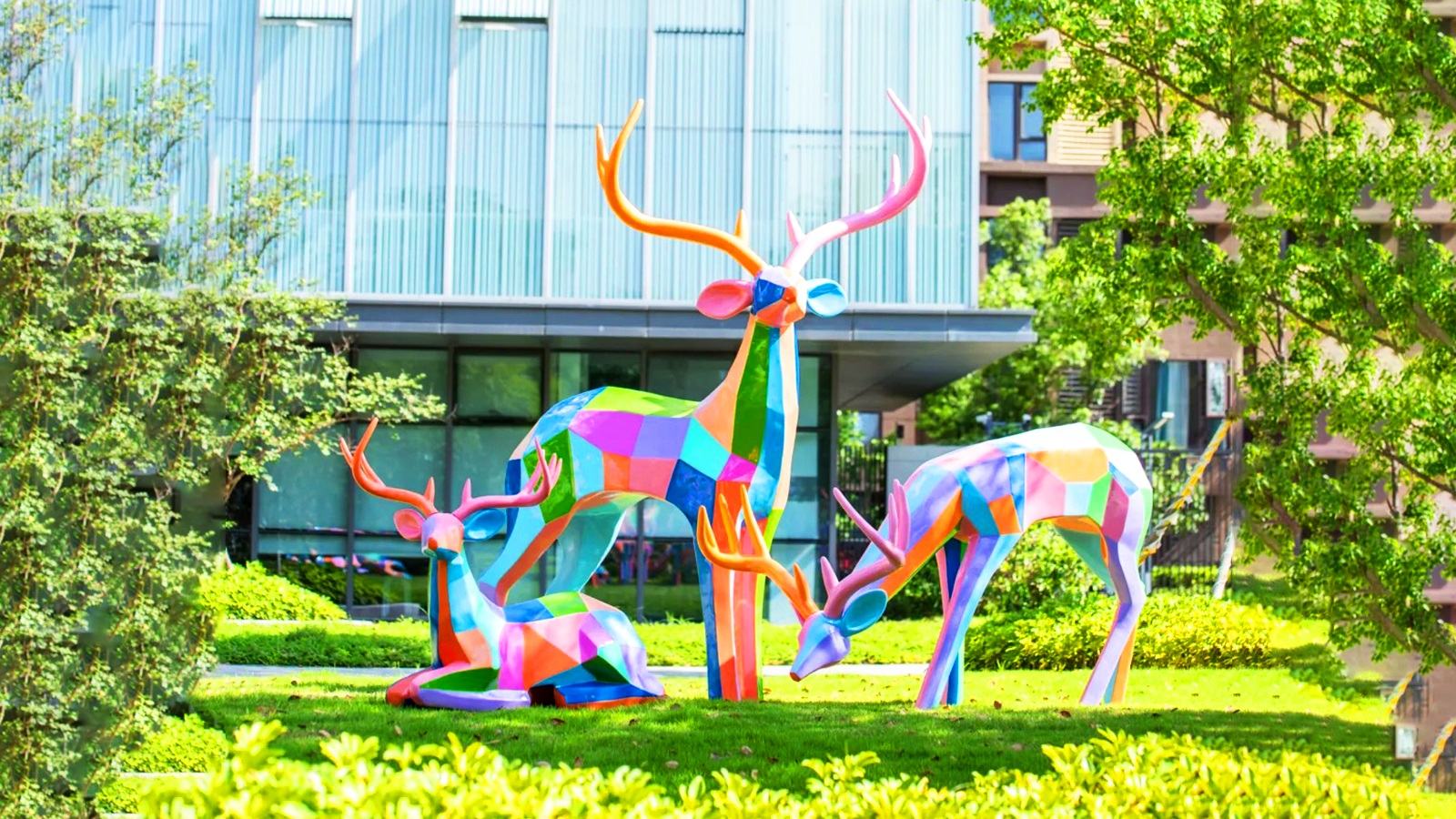 玻璃钢大象雕塑加工厂,城市大型动物摆件定制厂家,广场雕塑制作工厂