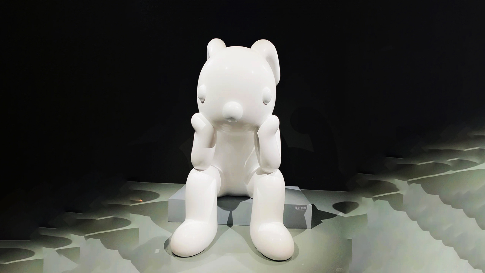 玻璃钢叮当猫定制工厂,卡通动物加工厂家,公园彩绘景观定制