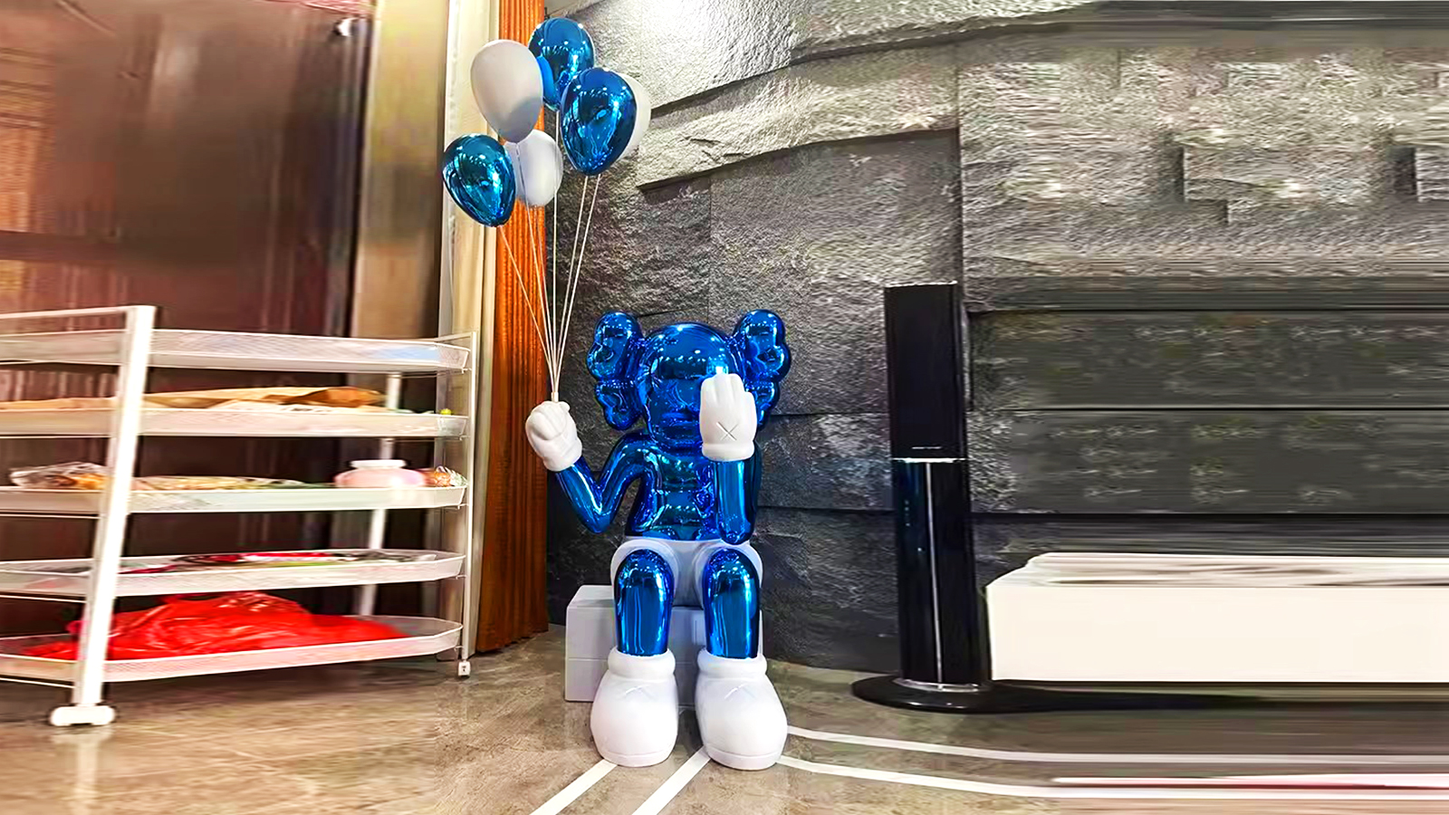玻璃钢人物雕塑源头厂家制作,卡通功夫熊猫雕塑厂家加工,城市景观雕塑定制